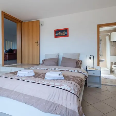 Avoca Apartment
